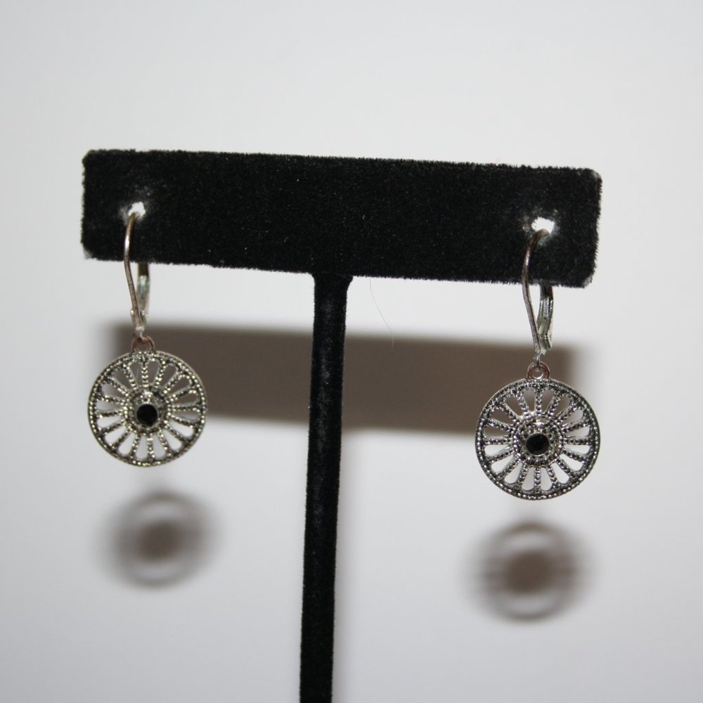 Beautiful silver and black dangle earrings 1.25" - Picture 3 of 4